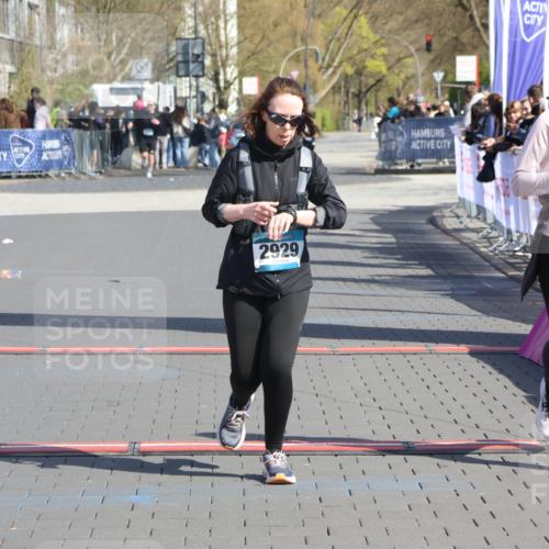 12.04.2026 - 45. Internationalen Wilhelmsburger Insellauf Strokosch-Dieckow http://msf.ph/oto/9469487 12.04.2026 11:23:39 Ziel 2929, 5253 meine-sportfotos.de