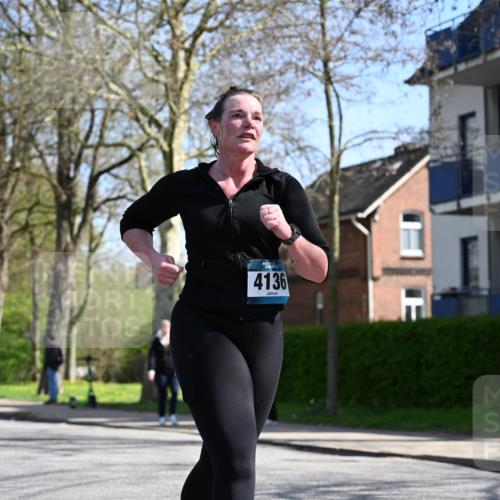 12.04.2026 - 45. Internationalen Wilhelmsburger Insellauf J. Mangold http://msf.ph/oto/9469511 12.04.2026 11:17:18 Ziel 2597, 4136, 2419, 2420, 2312, 2241, 5309, 3944, 3398, 3398, 2807, 4191 meine-sportfotos.de