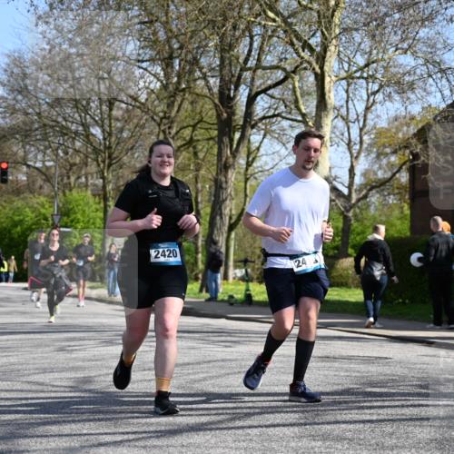 12.04.2026 - 45. Internationalen Wilhelmsburger Insellauf J. Mangold http://msf.ph/oto/9469521 12.04.2026 11:17:29 Ziel 2597, 4136, 2419, 2420, 2312, 2241, 5309, 3944, 5309, 3944, 3398, 2807, 4191, 4786, 3435, 2240, 5700, 4902, 4918 meine-sportfotos.de