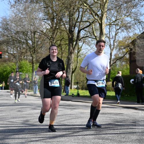 12.04.2026 - 45. Internationalen Wilhelmsburger Insellauf J. Mangold http://msf.ph/oto/9469522 12.04.2026 11:17:29 Ziel 2597, 4136, 2419, 2420, 2312, 2241, 5309, 3944, 5309, 3944, 3398, 2807, 4191, 4786, 3435, 2240, 5700, 4902, 4918 meine-sportfotos.de
