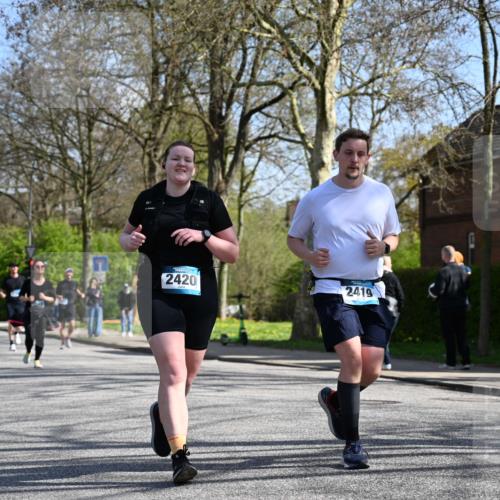 12.04.2026 - 45. Internationalen Wilhelmsburger Insellauf J. Mangold http://msf.ph/oto/9469525 12.04.2026 11:17:30 Ziel 2597, 4136, 2419, 2420, 2312, 2241, 5309, 3944, 3398, 3398, 2807, 4191, 4786, 3435, 2240, 5700, 4902, 4918 meine-sportfotos.de