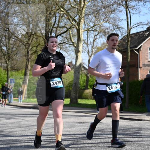 12.04.2026 - 45. Internationalen Wilhelmsburger Insellauf J. Mangold http://msf.ph/oto/9469532 12.04.2026 11:17:30 Ziel 2597, 4136, 2419, 2420, 2312, 2241, 5309, 3944, 3398, 3398, 2807, 4191, 4786, 3435, 2240, 5700, 4902, 4918 meine-sportfotos.de