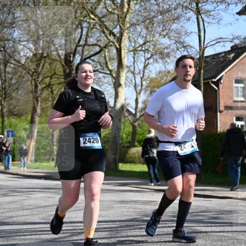 12.04.2026 - 45. Internationalen Wilhelmsburger Insellauf J. Mangold http://msf.ph/oto/9469533 12.04.2026 11:17:30 Ziel 2597, 4136, 2419, 2420, 2312, 2241, 5309, 3944, 3398, 3398, 2807, 4191, 4786, 3435, 2240, 5700, 4902, 4918 meine-sportfotos.de