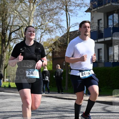12.04.2026 - 45. Internationalen Wilhelmsburger Insellauf J. Mangold http://msf.ph/oto/9469540 12.04.2026 11:17:30 Ziel 2597, 4136, 2419, 2420, 2312, 2241, 5309, 3944, 3398, 3398, 2807, 4191, 4786, 3435, 2240, 5700, 4902, 4918 meine-sportfotos.de