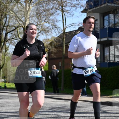 12.04.2026 - 45. Internationalen Wilhelmsburger Insellauf J. Mangold http://msf.ph/oto/9469541 12.04.2026 11:17:30 Ziel 2597, 4136, 2419, 2420, 2312, 2241, 5309, 3944, 3398, 3398, 2807, 4191, 4786, 3435, 2240, 5700, 4902, 4918 meine-sportfotos.de