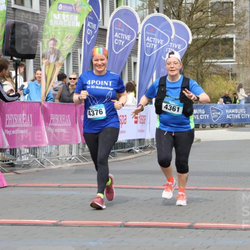 12.04.2026 - 45. Internationalen Wilhelmsburger Insellauf Strokosch-Dieckow http://msf.ph/oto/9469542 12.04.2026 13:40:14 Ziel 4376, 4361 meine-sportfotos.de
