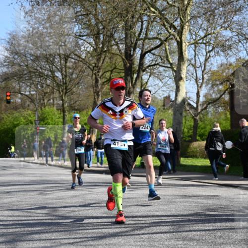 12.04.2026 - 45. Internationalen Wilhelmsburger Insellauf J. Mangold http://msf.ph/oto/9469552 12.04.2026 11:17:42 Ziel 2419, 2420, 2312, 2241, 5309, 3944, 3398, 2807, 4191, 4786, 3435, 2240, 5700, 4902, 4918 meine-sportfotos.de