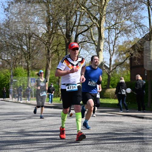 12.04.2026 - 45. Internationalen Wilhelmsburger Insellauf J. Mangold http://msf.ph/oto/9469557 12.04.2026 11:17:42 Ziel 2419, 2420, 2312, 2241, 5309, 3944, 3398, 2807, 4191, 4786, 3435, 2240, 5700, 4902, 4918 meine-sportfotos.de