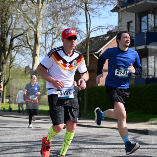 12.04.2026 - 45. Internationalen Wilhelmsburger Insellauf J. Mangold http://msf.ph/oto/9469572 12.04.2026 11:17:43 Ziel 2419, 2420, 2312, 2241, 5309, 3944, 3398, 2807, 4191, 4786, 4786, 3435, 2240, 5700, 4902, 4918 meine-sportfotos.de