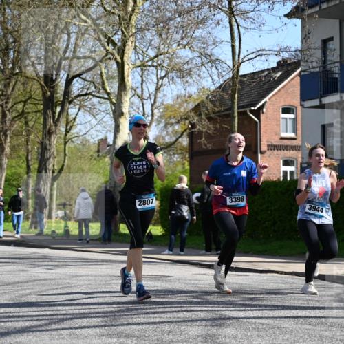 12.04.2026 - 45. Internationalen Wilhelmsburger Insellauf J. Mangold http://msf.ph/oto/9469582 12.04.2026 11:17:44 Ziel 2419, 2420, 2312, 2241, 5309, 3944, 3398, 2807, 4191, 4786, 3435, 3435, 2240, 5700, 4902, 4918 meine-sportfotos.de
