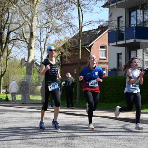 12.04.2026 - 45. Internationalen Wilhelmsburger Insellauf J. Mangold http://msf.ph/oto/9469585 12.04.2026 11:17:45 Ziel 2419, 2420, 2312, 2241, 5309, 3944, 3398, 2807, 4191, 4786, 3435, 2240, 2240, 5700, 4902, 4918 meine-sportfotos.de