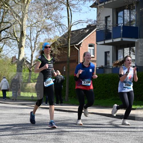 12.04.2026 - 45. Internationalen Wilhelmsburger Insellauf J. Mangold http://msf.ph/oto/9469586 12.04.2026 11:17:45 Ziel 2419, 2420, 2312, 2241, 5309, 3944, 3398, 2807, 4191, 4786, 3435, 2240, 2240, 5700, 4902, 4918 meine-sportfotos.de