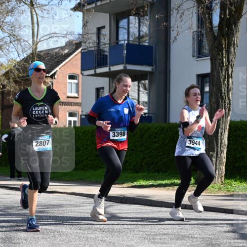 12.04.2026 - 45. Internationalen Wilhelmsburger Insellauf J. Mangold http://msf.ph/oto/9469594 12.04.2026 11:17:45 Ziel 2419, 2420, 2312, 2241, 5309, 3944, 3398, 2807, 4191, 4786, 3435, 2240, 2240, 5700, 4902, 4918 meine-sportfotos.de