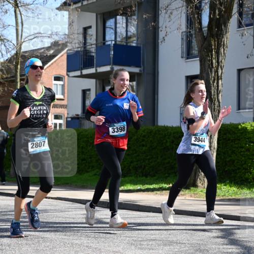 12.04.2026 - 45. Internationalen Wilhelmsburger Insellauf J. Mangold http://msf.ph/oto/9469595 12.04.2026 11:17:45 Ziel 2419, 2420, 2312, 2241, 5309, 3944, 3398, 2807, 4191, 4786, 3435, 2240, 2240, 5700, 4902, 4918 meine-sportfotos.de