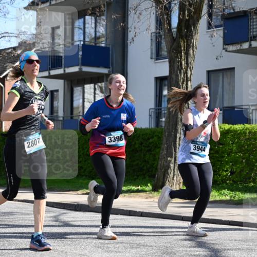 12.04.2026 - 45. Internationalen Wilhelmsburger Insellauf J. Mangold http://msf.ph/oto/9469598 12.04.2026 11:17:45 Ziel 2419, 2420, 2312, 2241, 5309, 3944, 3398, 2807, 4191, 4786, 3435, 2240, 2240, 5700, 4902, 4918 meine-sportfotos.de