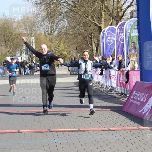 12.04.2026 - 45. Internationalen Wilhelmsburger Insellauf Strokosch-Dieckow http://msf.ph/oto/9469599 12.04.2026 11:23:56 Ziel 2556, 2555, 5583 meine-sportfotos.de