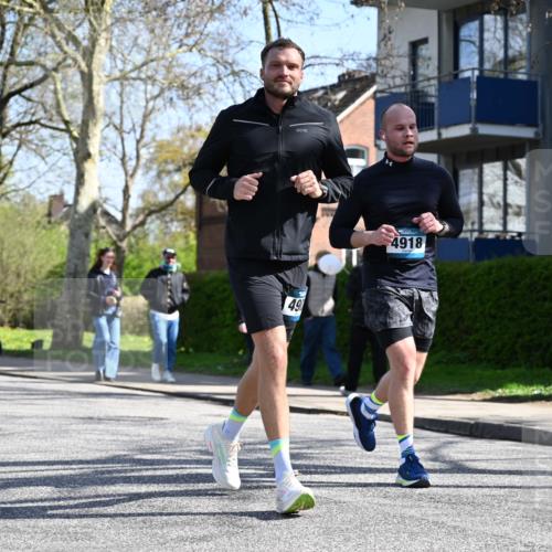 12.04.2026 - 45. Internationalen Wilhelmsburger Insellauf J. Mangold http://msf.ph/oto/9469611 12.04.2026 11:18:00 Ziel 2807, 4191, 4786, 3435, 2240, 5700, 4902, 4918, 2806, 4582, 4586, 2385 meine-sportfotos.de