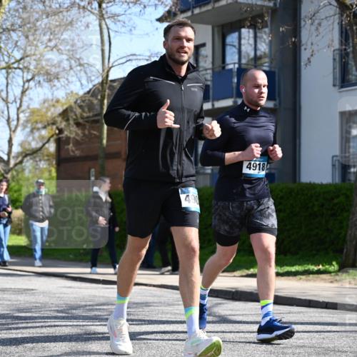 12.04.2026 - 45. Internationalen Wilhelmsburger Insellauf J. Mangold http://msf.ph/oto/9469617 12.04.2026 11:18:00 Ziel 2807, 4191, 4786, 3435, 2240, 5700, 4902, 4918, 2806, 4582, 4586, 2385 meine-sportfotos.de
