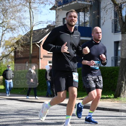12.04.2026 - 45. Internationalen Wilhelmsburger Insellauf J. Mangold http://msf.ph/oto/9469620 12.04.2026 11:18:01 Ziel 4191, 4786, 3435, 2240, 5700, 4902, 4918, 2806, 4582, 4586, 2385 meine-sportfotos.de