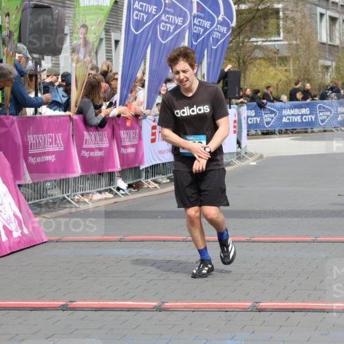 12.04.2026 - 45. Internationalen Wilhelmsburger Insellauf Strokosch-Dieckow http://msf.ph/oto/9469622 12.04.2026 12:50:34 Ziel 5280, 5483 meine-sportfotos.de