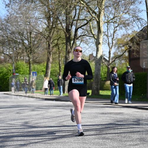 12.04.2026 - 45. Internationalen Wilhelmsburger Insellauf J. Mangold http://msf.ph/oto/9469624 12.04.2026 11:18:01 Ziel 4191, 4786, 3435, 2240, 5700, 4902, 4918, 2806, 4582, 4586, 2385 meine-sportfotos.de