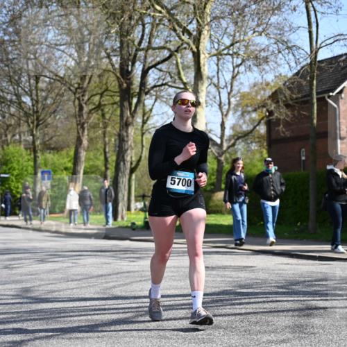 12.04.2026 - 45. Internationalen Wilhelmsburger Insellauf J. Mangold http://msf.ph/oto/9469629 12.04.2026 11:18:02 Ziel 4786, 3435, 2240, 5700, 4902, 4918, 2806, 4582, 4586, 4582, 4586, 2385, 3633 meine-sportfotos.de