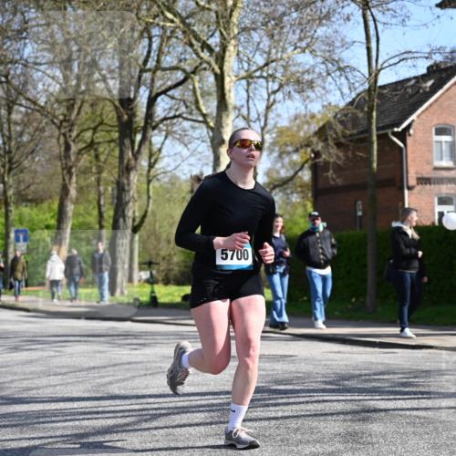 12.04.2026 - 45. Internationalen Wilhelmsburger Insellauf J. Mangold http://msf.ph/oto/9469633 12.04.2026 11:18:02 Ziel 4786, 3435, 2240, 5700, 4902, 4918, 2806, 4582, 4586, 4582, 4586, 2385, 3633 meine-sportfotos.de