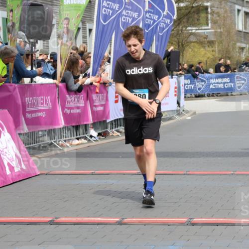 12.04.2026 - 45. Internationalen Wilhelmsburger Insellauf Strokosch-Dieckow http://msf.ph/oto/9469635 12.04.2026 12:50:34 Ziel 5280, 5483 meine-sportfotos.de