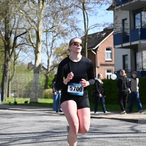 12.04.2026 - 45. Internationalen Wilhelmsburger Insellauf J. Mangold http://msf.ph/oto/9469640 12.04.2026 11:18:02 Ziel 4786, 3435, 2240, 5700, 4902, 4918, 2806, 4582, 4586, 4582, 4586, 2385, 3633 meine-sportfotos.de