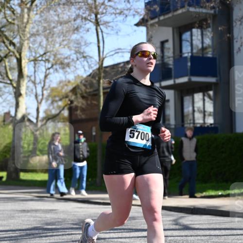 12.04.2026 - 45. Internationalen Wilhelmsburger Insellauf J. Mangold http://msf.ph/oto/9469645 12.04.2026 11:18:02 Ziel 4786, 3435, 2240, 5700, 4902, 4918, 2806, 4582, 4586, 4582, 4586, 2385, 3633 meine-sportfotos.de