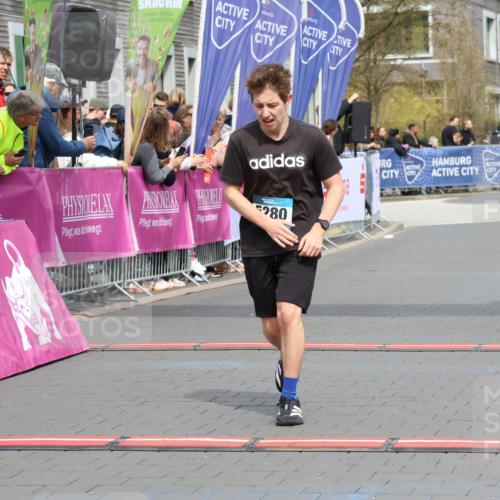 12.04.2026 - 45. Internationalen Wilhelmsburger Insellauf Strokosch-Dieckow http://msf.ph/oto/9469650 12.04.2026 12:50:34 Ziel 5280, 5483 meine-sportfotos.de