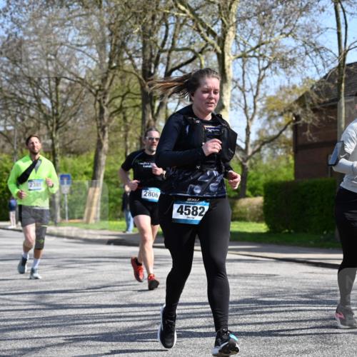 12.04.2026 - 45. Internationalen Wilhelmsburger Insellauf J. Mangold http://msf.ph/oto/9469651 12.04.2026 11:18:18 Ziel 2806, 4582, 4586, 2385, 3633, 3096, 3421, 2322, 4148, 4147, 3421, 2322, 4148, 4147, 3104, 4151 meine-sportfotos.de