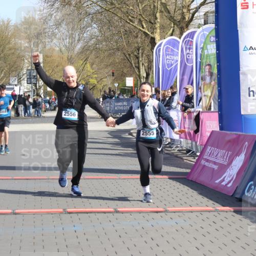 12.04.2026 - 45. Internationalen Wilhelmsburger Insellauf Strokosch-Dieckow http://msf.ph/oto/9469656 12.04.2026 11:23:56 Ziel 2556, 2555, 5583 meine-sportfotos.de