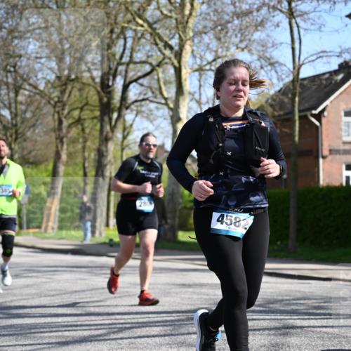 12.04.2026 - 45. Internationalen Wilhelmsburger Insellauf J. Mangold http://msf.ph/oto/9469659 12.04.2026 11:18:18 Ziel 2806, 4582, 4586, 2385, 3633, 3096, 3421, 2322, 4148, 4147, 3421, 2322, 4148, 4147, 3104, 4151 meine-sportfotos.de