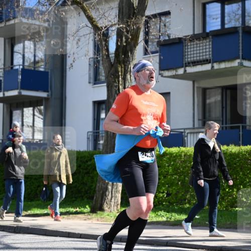 12.04.2026 - 45. Internationalen Wilhelmsburger Insellauf J. Mangold http://msf.ph/oto/9469715 12.04.2026 11:18:31 Ziel 2806, 4582, 4586, 2385, 3633, 3096, 3421, 2322, 4148, 4147, 3104, 4151, 2960 meine-sportfotos.de