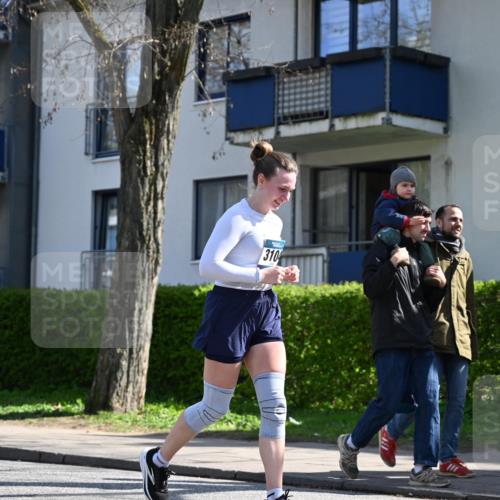 12.04.2026 - 45. Internationalen Wilhelmsburger Insellauf J. Mangold http://msf.ph/oto/9469774 12.04.2026 11:18:37 Ziel 4582, 4586, 2385, 3633, 3096, 3421, 2322, 4148, 4147, 3104, 4151, 2960, 2471 meine-sportfotos.de