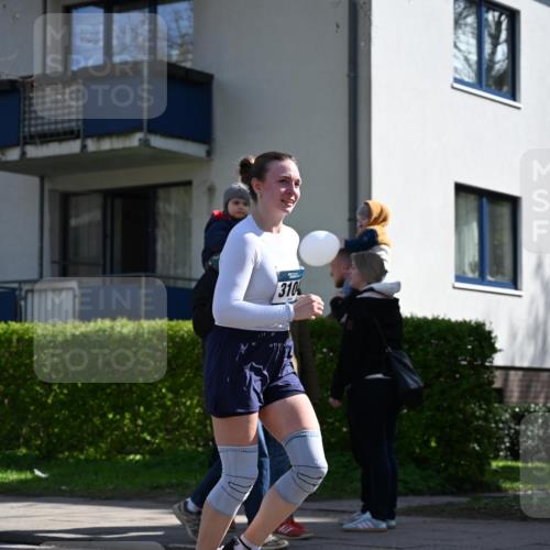 12.04.2026 - 45. Internationalen Wilhelmsburger Insellauf J. Mangold http://msf.ph/oto/9469784 12.04.2026 11:18:38 Ziel 4582, 4586, 2385, 3633, 3096, 3421, 2322, 4148, 4147, 3104, 3104, 4151, 2960, 2471 meine-sportfotos.de
