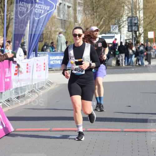 12.04.2026 - 45. Internationalen Wilhelmsburger Insellauf Strokosch-Dieckow http://msf.ph/oto/9469794 12.04.2026 11:24:45 Ziel 4450, 3719, 3690 meine-sportfotos.de