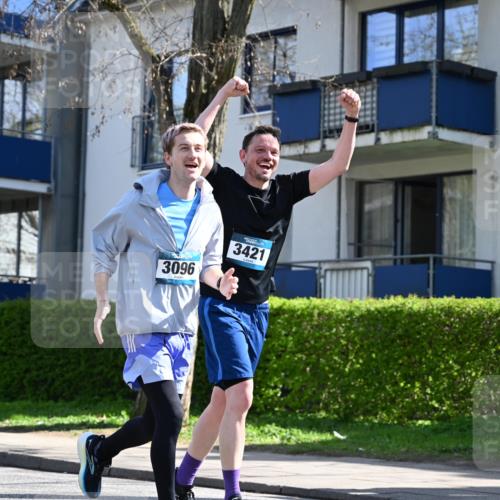 12.04.2026 - 45. Internationalen Wilhelmsburger Insellauf J. Mangold http://msf.ph/oto/9469799 12.04.2026 11:18:40 Ziel 2385, 3633, 3096, 3421, 2322, 4148, 4147, 3104, 4151, 2960, 2471 meine-sportfotos.de