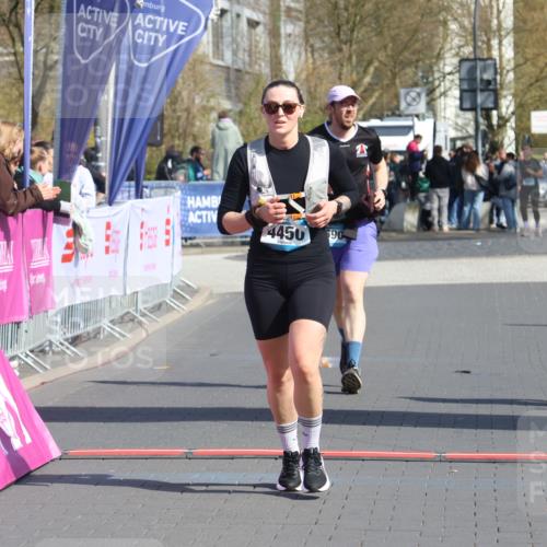 12.04.2026 - 45. Internationalen Wilhelmsburger Insellauf Strokosch-Dieckow http://msf.ph/oto/9469808 12.04.2026 11:24:45 Ziel 4450, 3719, 3690 meine-sportfotos.de
