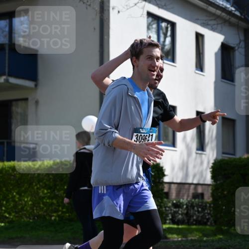 12.04.2026 - 45. Internationalen Wilhelmsburger Insellauf J. Mangold http://msf.ph/oto/9469815 12.04.2026 11:18:41 Ziel 2385, 3633, 3096, 3421, 2322, 4148, 4147, 3104, 4151, 4151, 2960, 2471 meine-sportfotos.de