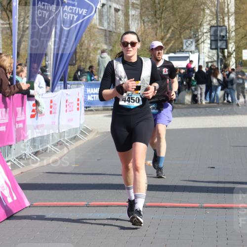 12.04.2026 - 45. Internationalen Wilhelmsburger Insellauf Strokosch-Dieckow http://msf.ph/oto/9469816 12.04.2026 11:24:45 Ziel 4450, 3719, 3690 meine-sportfotos.de