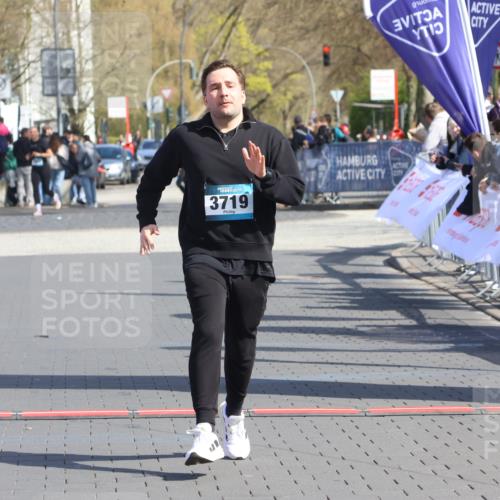 12.04.2026 - 45. Internationalen Wilhelmsburger Insellauf Strokosch-Dieckow http://msf.ph/oto/9469858 12.04.2026 11:24:47 Ziel 4450, 3719, 3690 meine-sportfotos.de