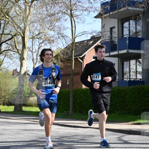 12.04.2026 - 45. Internationalen Wilhelmsburger Insellauf J. Mangold http://msf.ph/oto/9469862 12.04.2026 11:18:44 Ziel 3633, 3096, 3421, 2322, 4148, 4147, 3104, 4151, 2960, 2471, 2226, 5571 meine-sportfotos.de