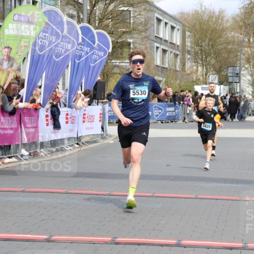 12.04.2026 - 45. Internationalen Wilhelmsburger Insellauf Strokosch-Dieckow http://msf.ph/oto/9469867 12.04.2026 12:51:15 Ziel 5530, 5825, 5411 meine-sportfotos.de
