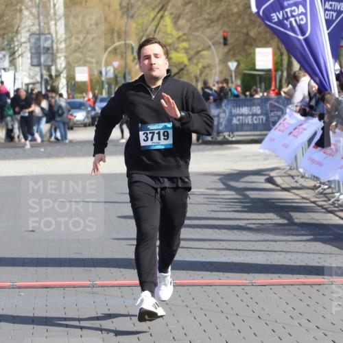 12.04.2026 - 45. Internationalen Wilhelmsburger Insellauf Strokosch-Dieckow http://msf.ph/oto/9469869 12.04.2026 11:24:47 Ziel 4450, 3719, 3690 meine-sportfotos.de