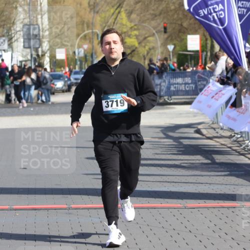 12.04.2026 - 45. Internationalen Wilhelmsburger Insellauf Strokosch-Dieckow http://msf.ph/oto/9469878 12.04.2026 11:24:47 Ziel 4450, 3719, 3690 meine-sportfotos.de