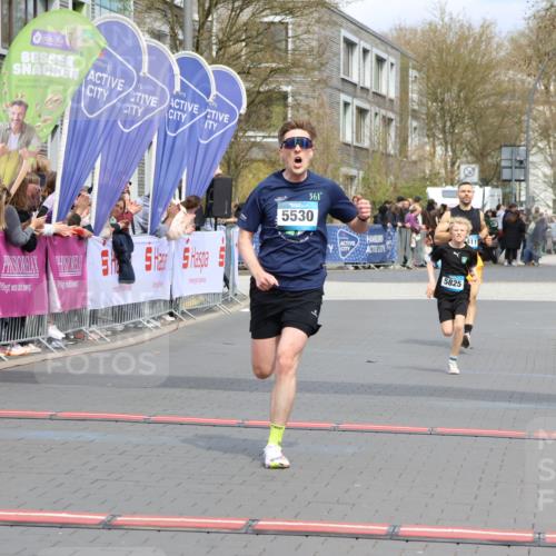 12.04.2026 - 45. Internationalen Wilhelmsburger Insellauf Strokosch-Dieckow http://msf.ph/oto/9469883 12.04.2026 12:51:15 Ziel 5530, 5825, 5411 meine-sportfotos.de