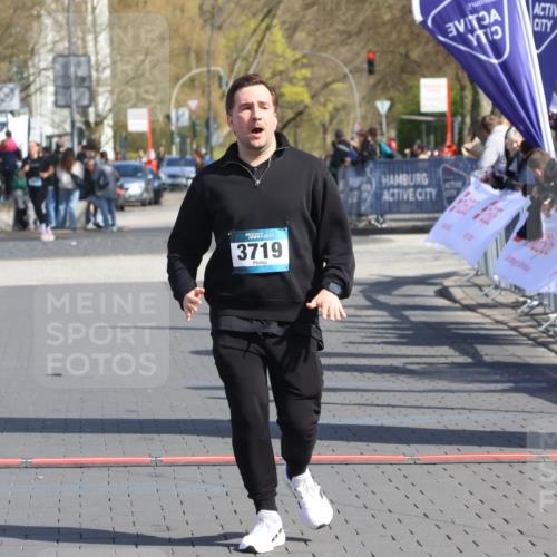 12.04.2026 - 45. Internationalen Wilhelmsburger Insellauf Strokosch-Dieckow http://msf.ph/oto/9469887 12.04.2026 11:24:47 Ziel 4450, 3719, 3690 meine-sportfotos.de