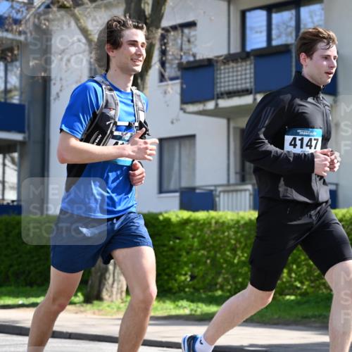 12.04.2026 - 45. Internationalen Wilhelmsburger Insellauf J. Mangold http://msf.ph/oto/9469889 12.04.2026 11:18:45 Ziel 3633, 3096, 3421, 2322, 4148, 4147, 3104, 4151, 2960, 2471, 2226, 5571 meine-sportfotos.de